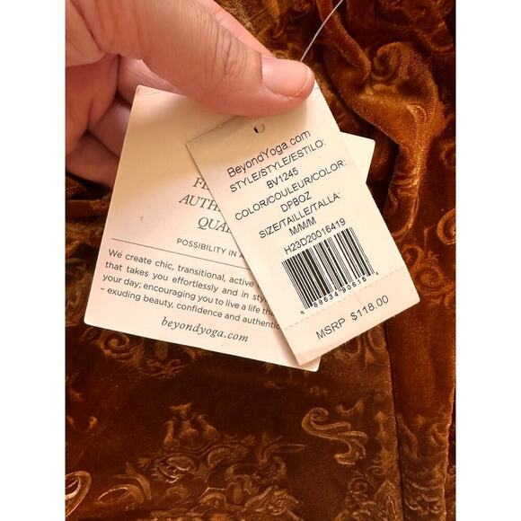 NWT Beyond Yoga Velvet Paisley Wide Leg Flare Pants Size Medium - Picture 9 of 9